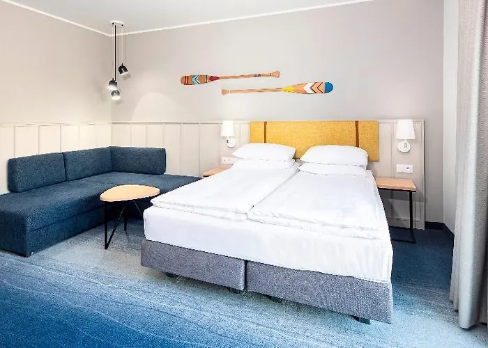 מלון - Centre By Ihg 4*