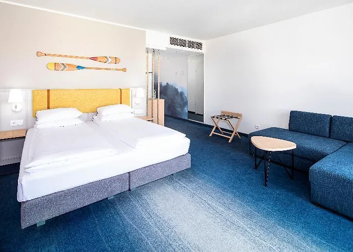 - Centre By Ihg מלון