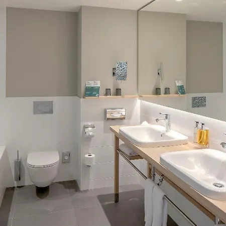 - Centre By Ihg 4*