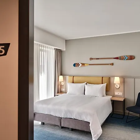 - Centre By Ihg