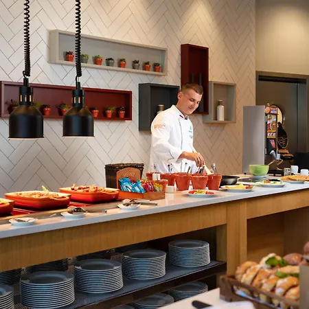 - Centre By Ihg فندق 4*