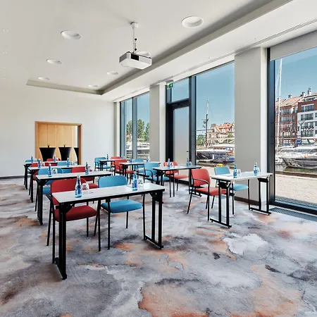 호텔 - Centre By Ihg 4*