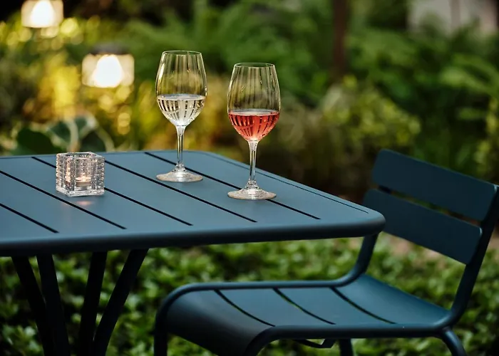 - Centre By Ihg Hotel 4*