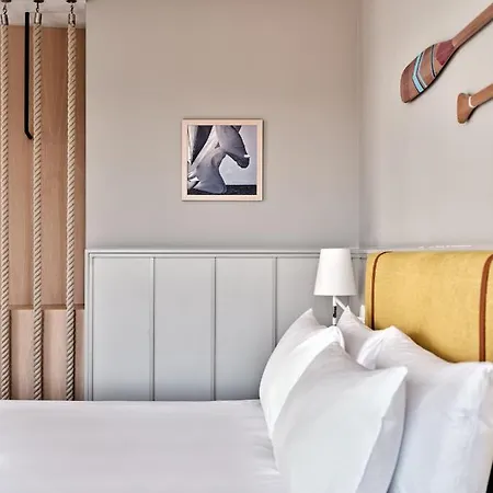 - Centre By Ihg 호텔 4*